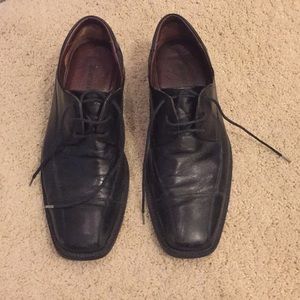Men’s dress shoes